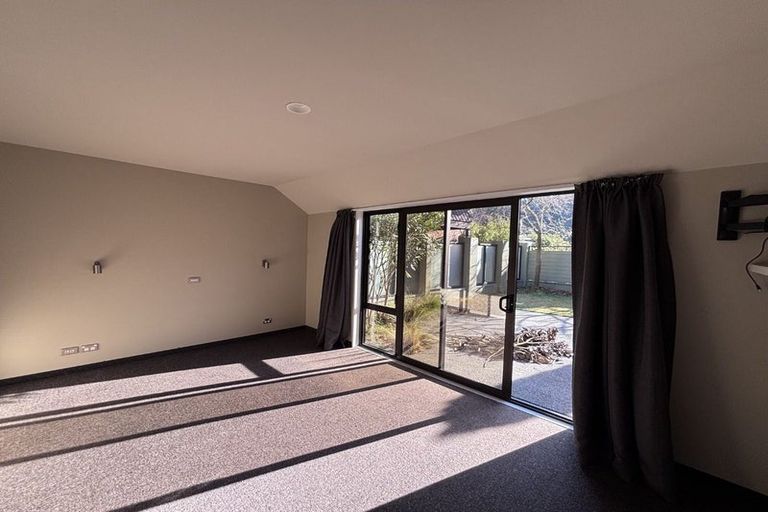 Photo of property in 4 Regalwood Close, Parklands, Christchurch, 8083