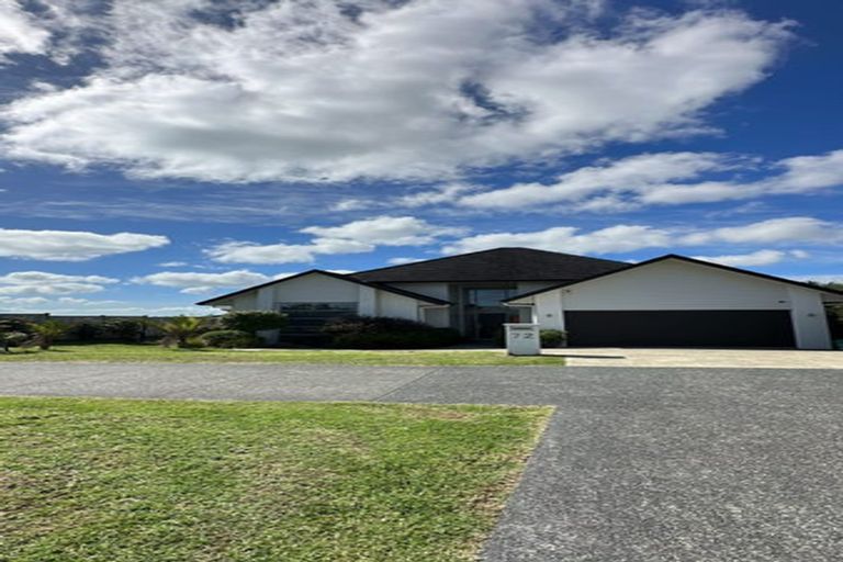 Photo of property in 72 Manuel Road, Silverdale, 0932