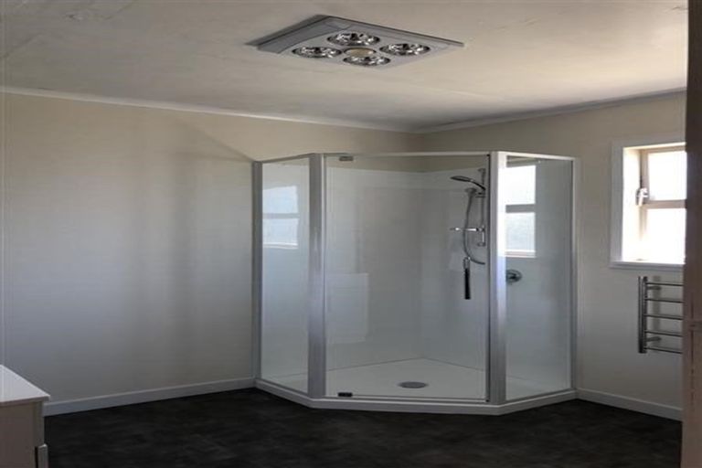 Photo of property in 21 Mako Mako Road, Levin, 5510