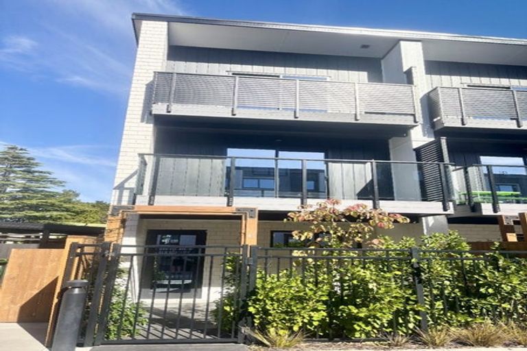 Photo of property in 4/61 Matipo Road, Te Atatu Peninsula, Auckland, 0610
