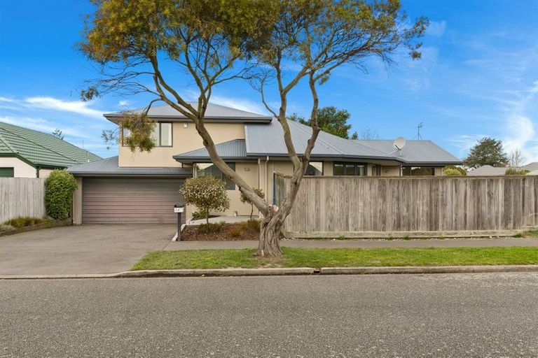 Photo of property in 2 Anglesea Avenue, Parklands, Christchurch, 8083