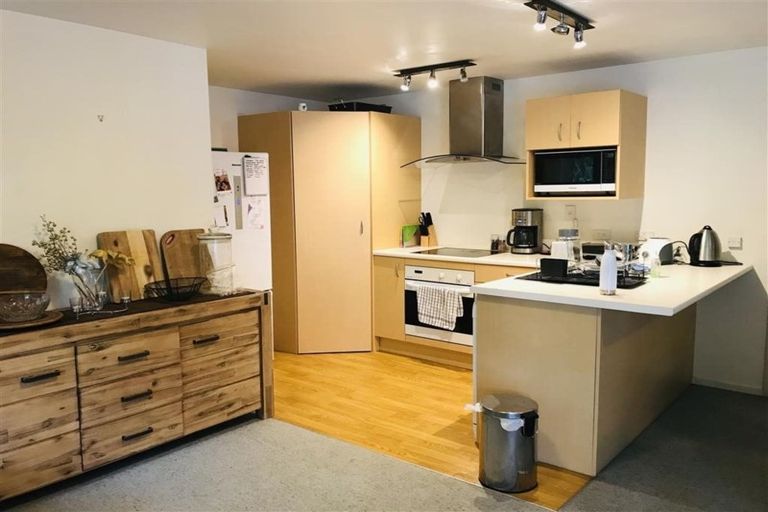 Photo of property in 16a Forrest Hill Road, Forrest Hill, Auckland, 0620