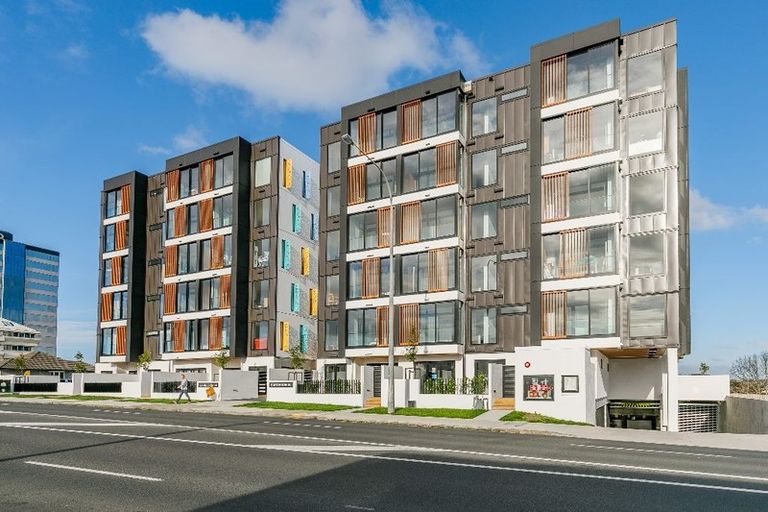 Photo of property in Frank Sargeson Apts, 504/80 Anzac Street, Takapuna, Auckland, 0622