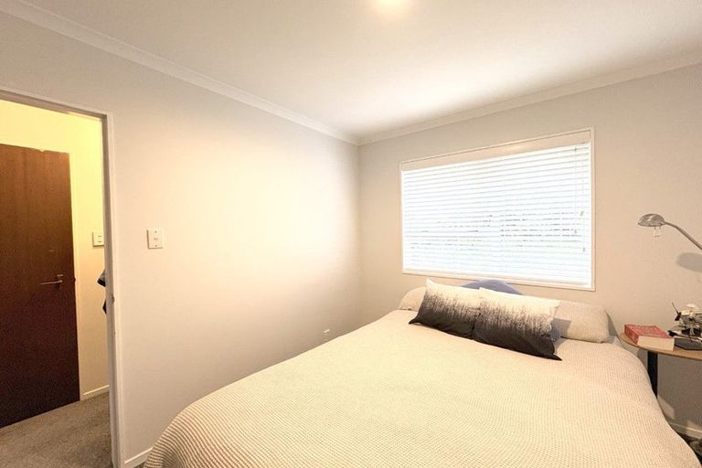 Photo of property in 19a Colchester Crescent, Newlands, Wellington, 6037