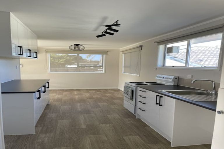 Photo of property in 7 Pitcher Place, Glen Eden, Auckland, 0602