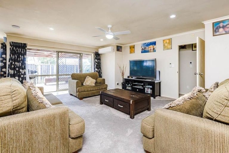 Photo of property in 27 Hill Crescent, Papakura, 2110