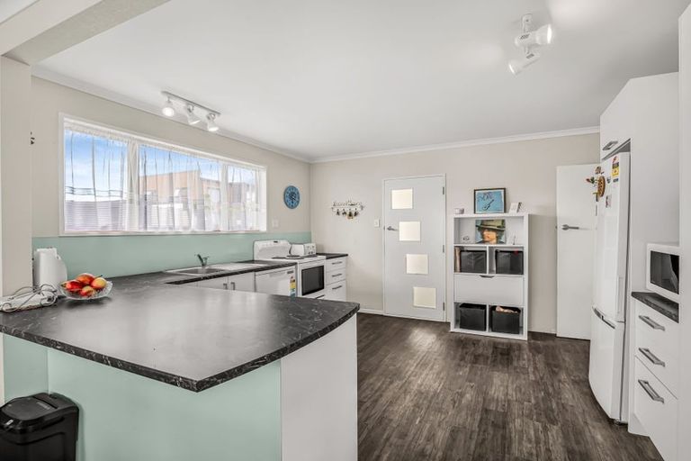 Photo of property in 29 John F Kennedy Drive, Milson, Palmerston North, 4414