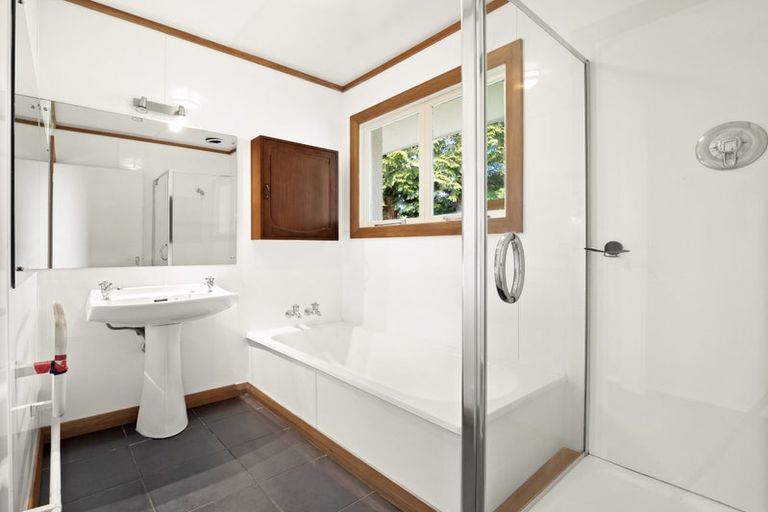 Photo of property in 3 Prospect Row, Roseneath, Port Chalmers, 9023