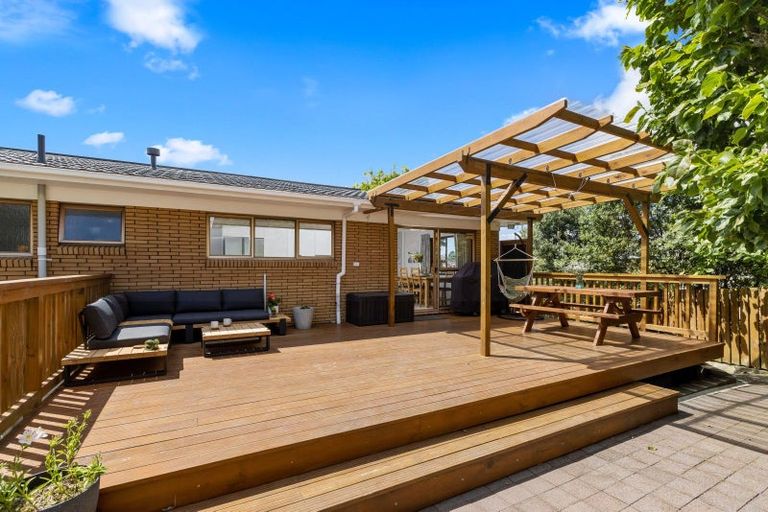 Photo of property in 14 Birdie Place, Red Beach, 0932