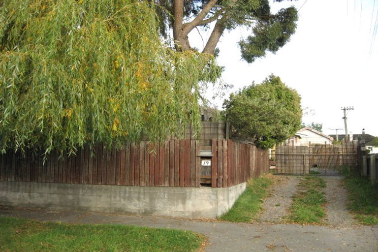 Photo of property in 19 Lambeth Crescent, Northcote, Christchurch, 8052