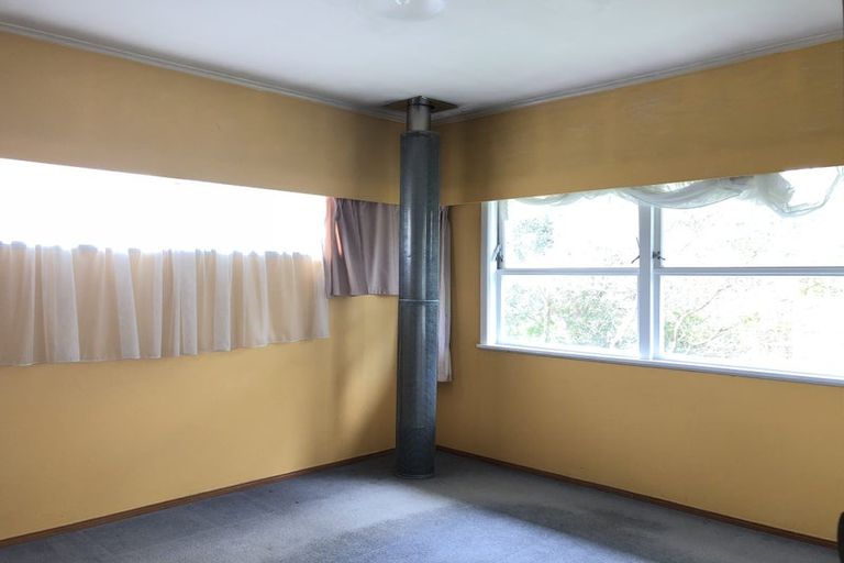 Photo of property in 38 Beaubank Road, Kelston, Auckland, 0602