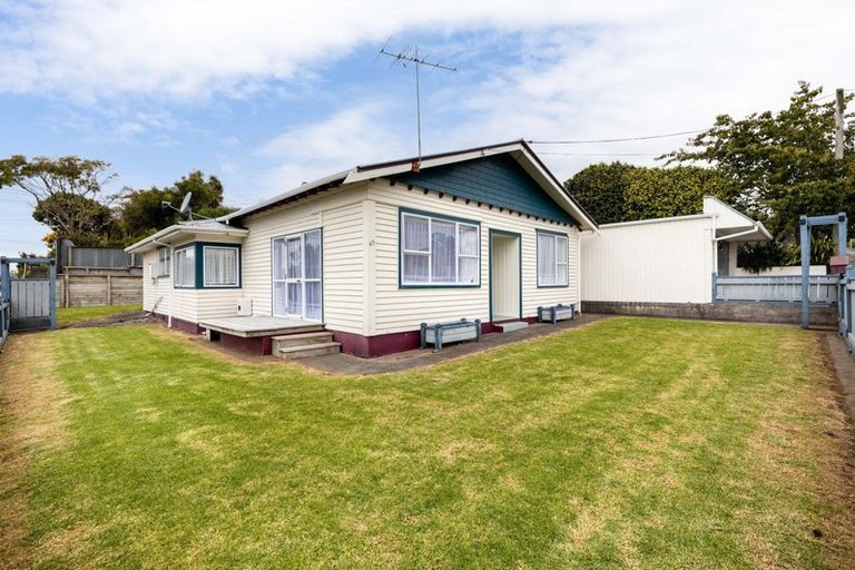 Photo of property in 45 Cutfield Road, New Plymouth, 4310