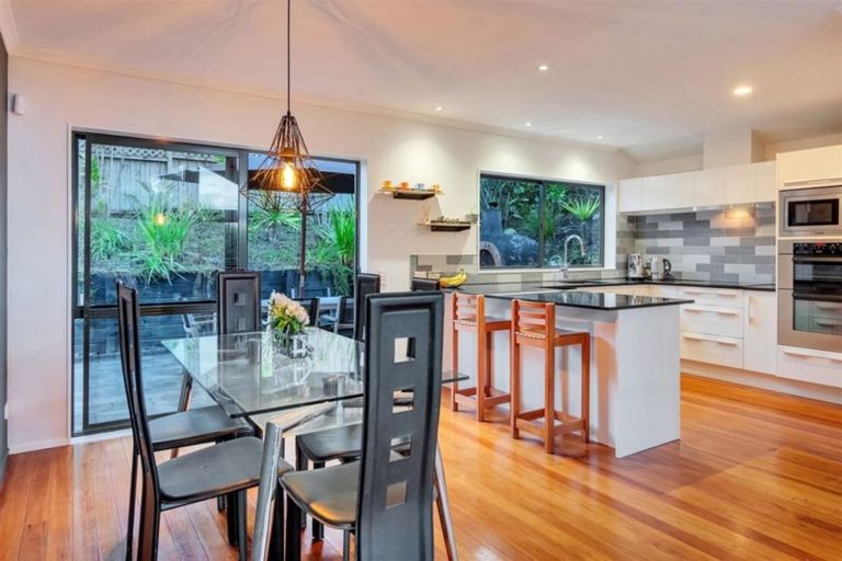 Photo of property in 48a Scott Road, Stanmore Bay, Whangaparaoa, 0932