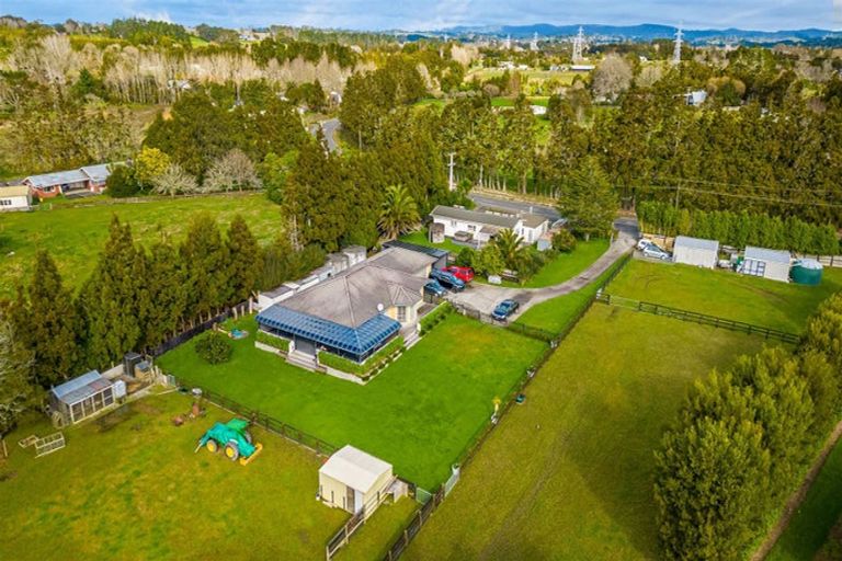 Photo of property in 278 Boord Crescent, Kumeu, 0891