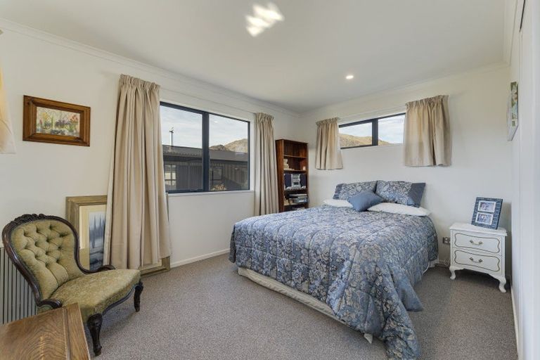 Photo of property in 17 Cirrus Place, Omarama, 9412