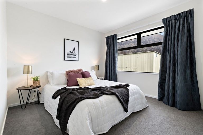 Photo of property in 4 Cone Peak Close, Lake Hayes, Queenstown, 9304