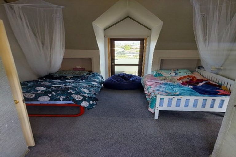 Photo of property in 15 Van Dyke Place, West Harbour, Auckland, 0618