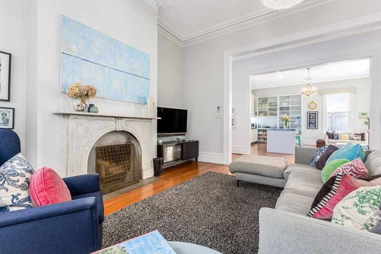 Photo of property in 13 Tinakori Road, Thorndon, Wellington, 6011