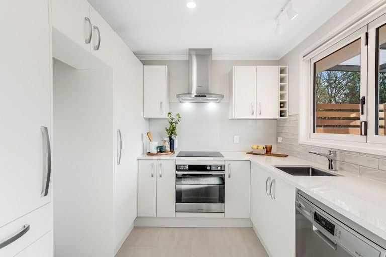 Photo of property in 10a Tomintoul Place, Highland Park, Auckland, 2010