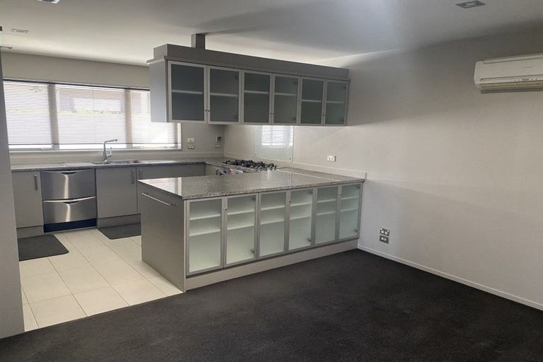 Photo of property in 12 O'dea Place, Burnside, Christchurch, 8053