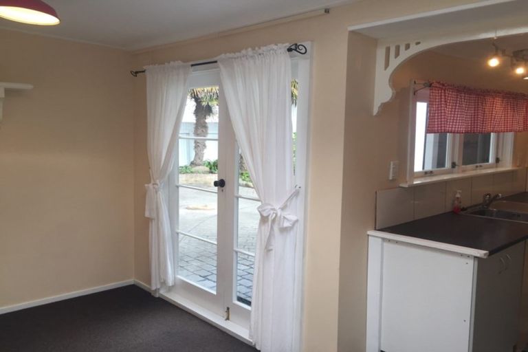 Photo of property in 2 Chaucer Road, Hospital Hill, Napier, 4110
