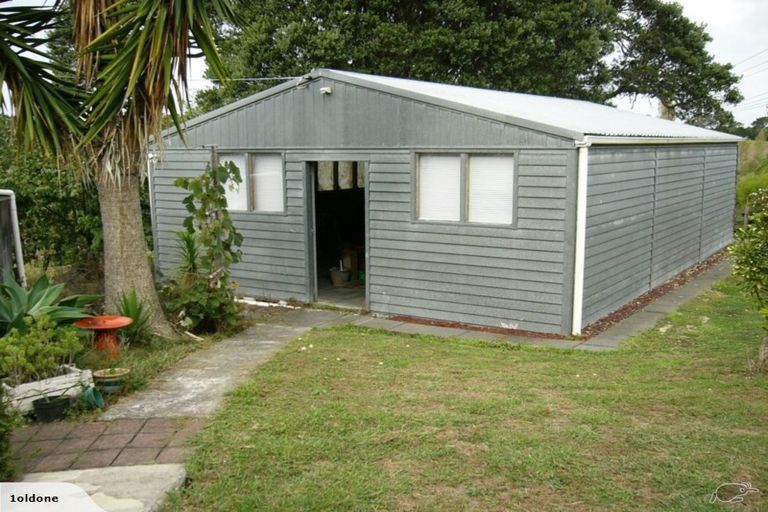 Photo of property in 90 Upper Orewa Road, Wainui, Silverdale, 0992