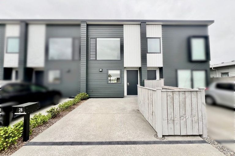 Photo of property in 28 Rauriki Lane, Rosehill, Papakura, 2113