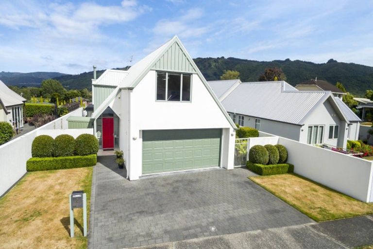 Photo of property in 2a Vernon Grove, Brown Owl, Upper Hutt, 5018