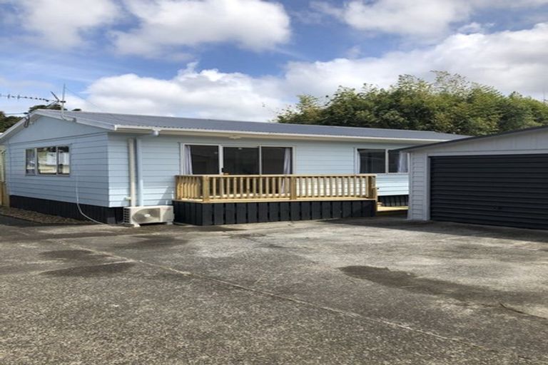 Photo of property in 57 Woodside Road, Massey, Auckland, 0614