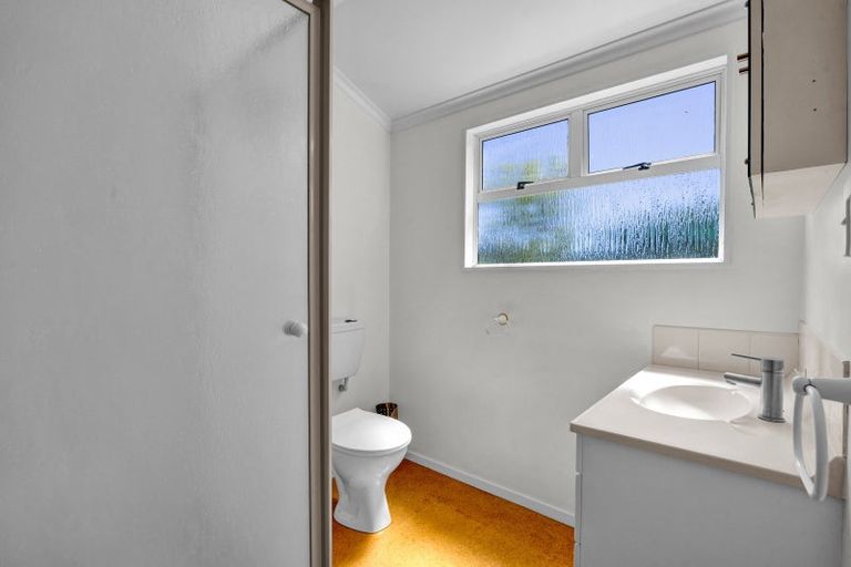 Photo of property in 4 Waiwera Place, Merrilands, New Plymouth, 4312