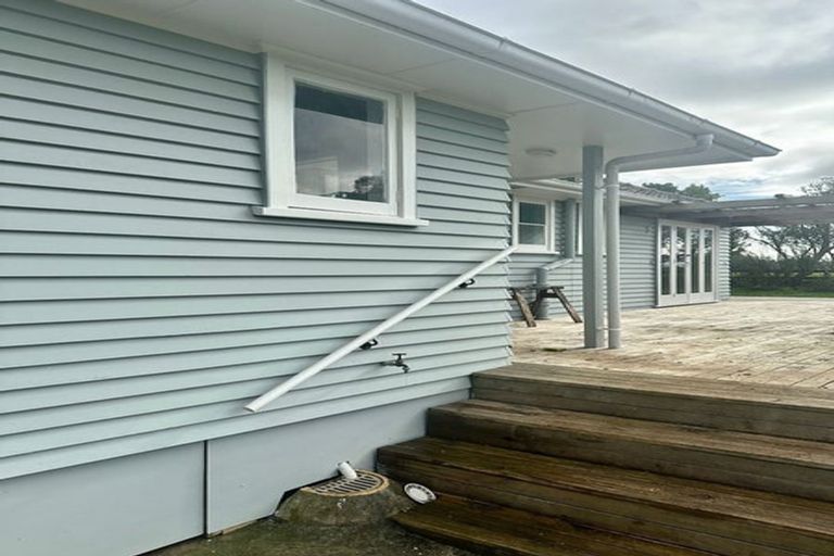 Photo of property in 479 Waitakere Road, Taupaki, Henderson, 0782