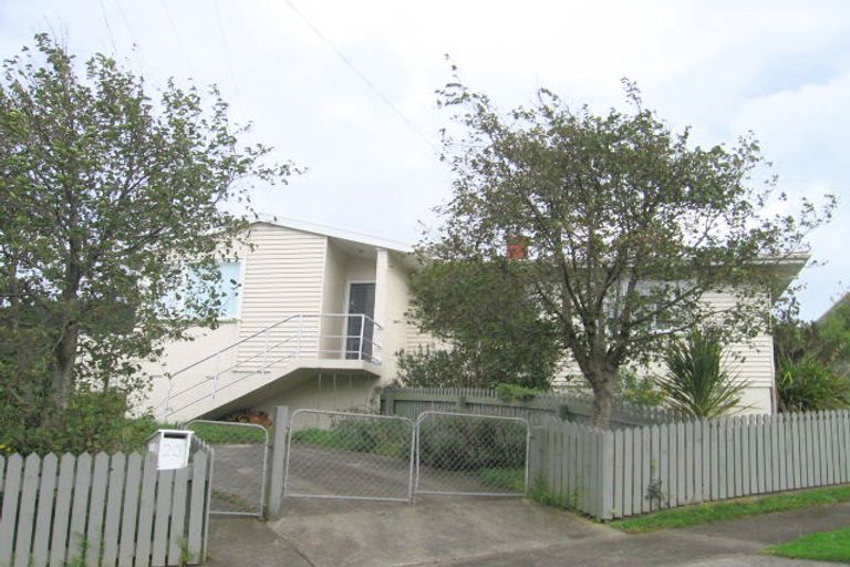 Photo of property in 18 Turkington Street, Tawa, Wellington, 5028