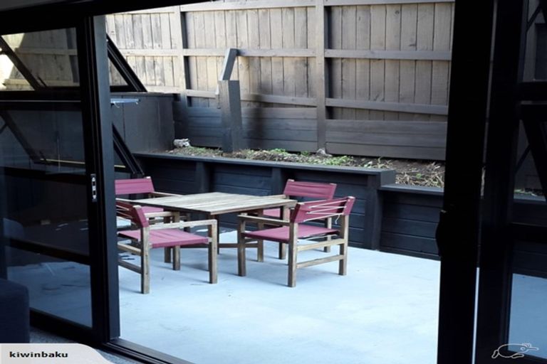 Photo of property in 14 Hamblyn Street, Strandon, New Plymouth, 4312