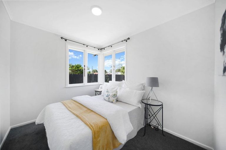 Photo of property in 7 Tarata Crescent, Mangere Bridge, Auckland, 2022