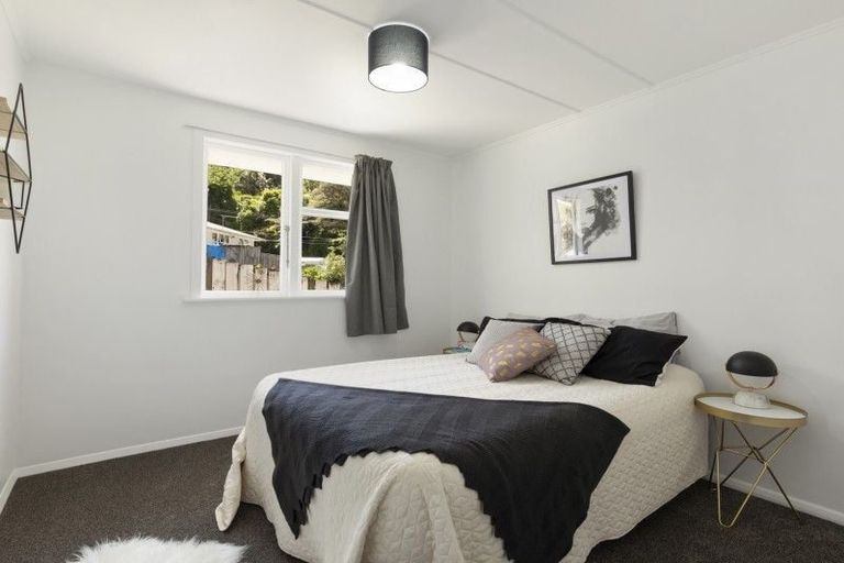 Photo of property in 47 Bird Grove, Stokes Valley, Lower Hutt, 5019