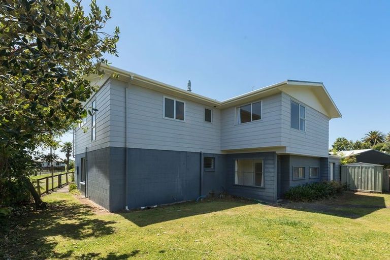 Photo of property in 17 Athenree Road, Athenree, Katikati, 3177
