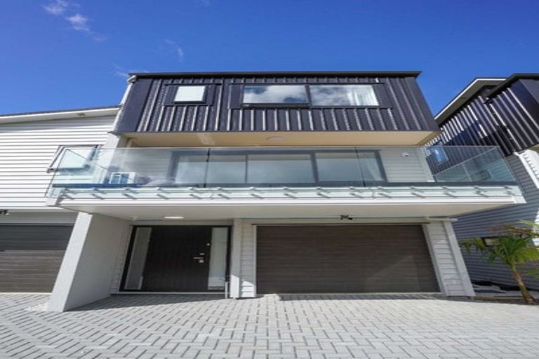 Photo of property in 7/19 Kingdale Road, Henderson, Auckland, 0610