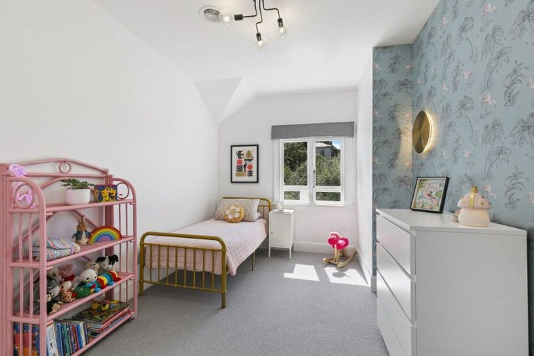 Photo of property in 10 Oriental Terrace, Mount Victoria, Wellington, 6011