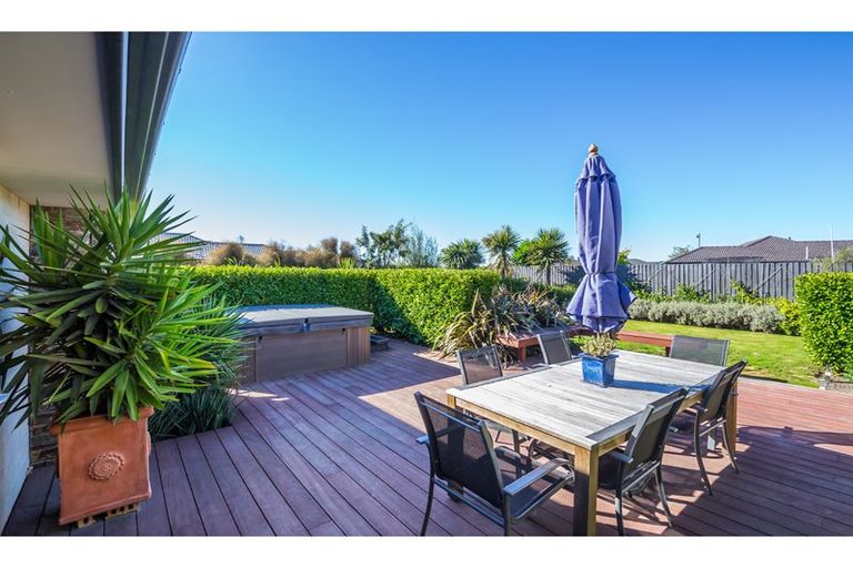 Photo of property in 20 Dunaverty Place, Broomfield, Christchurch, 8042