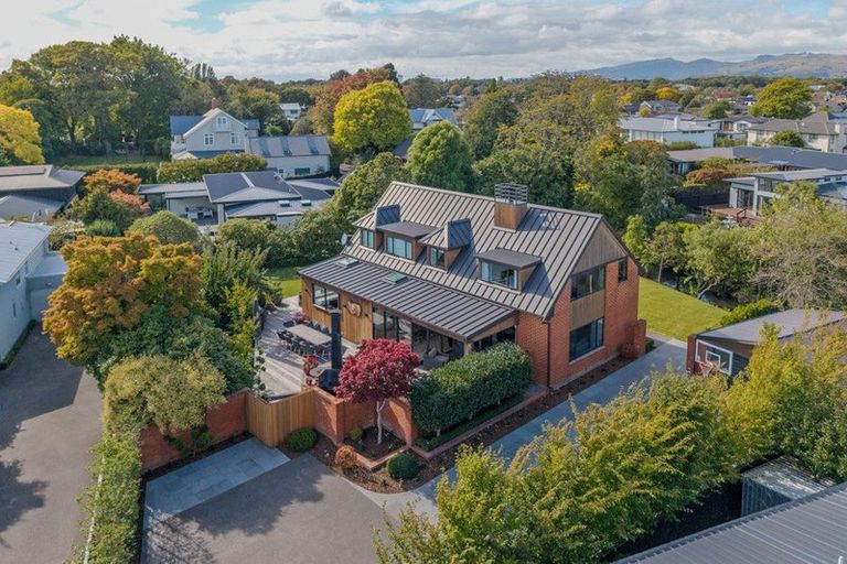 Photo of property in 66 Straven Road, Fendalton, Christchurch, 8014
