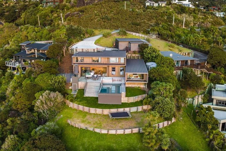 Photo of property in 81 Piha Road, Piha, New Lynn, 0772