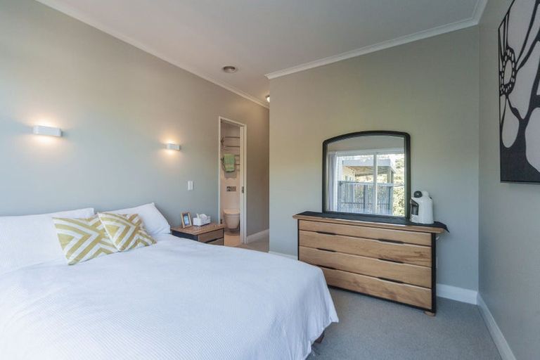 Photo of property in 11 Curnow Way, Kaiwharawhara, Wellington, 6035