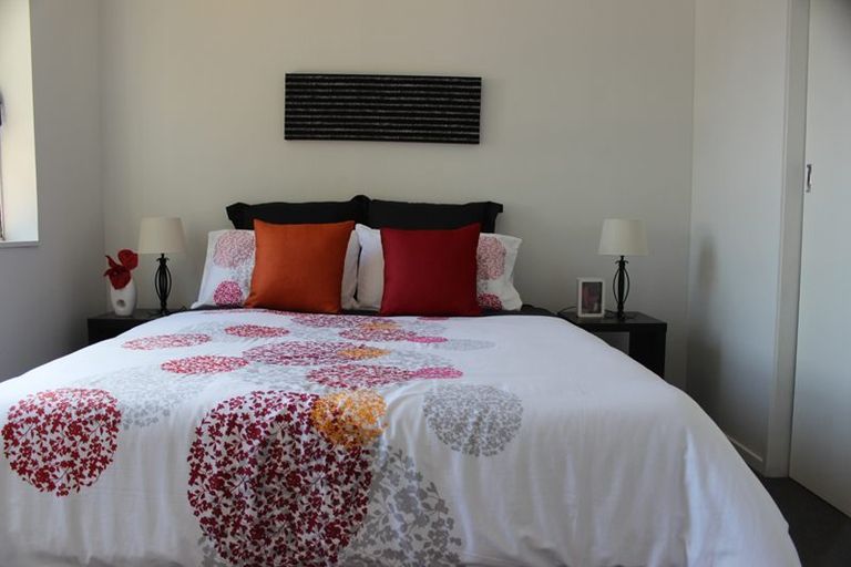 Photo of property in 2/23 Tahi Terrace, Glen Eden, Auckland, 0602