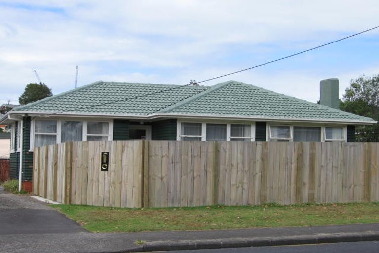 Photo of property in 104 Godley Road, Green Bay, Auckland, 0604