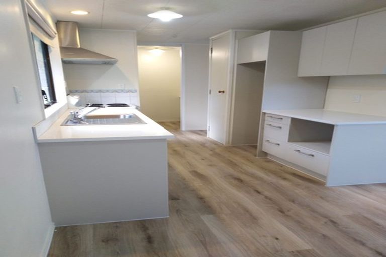 Photo of property in 11 Arde Place, Massey, Auckland, 0614