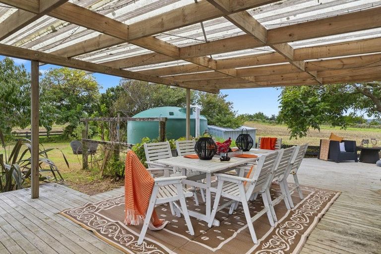 Photo of property in 104 Kaihau Road, Karioitahi, Waiuku, 2683