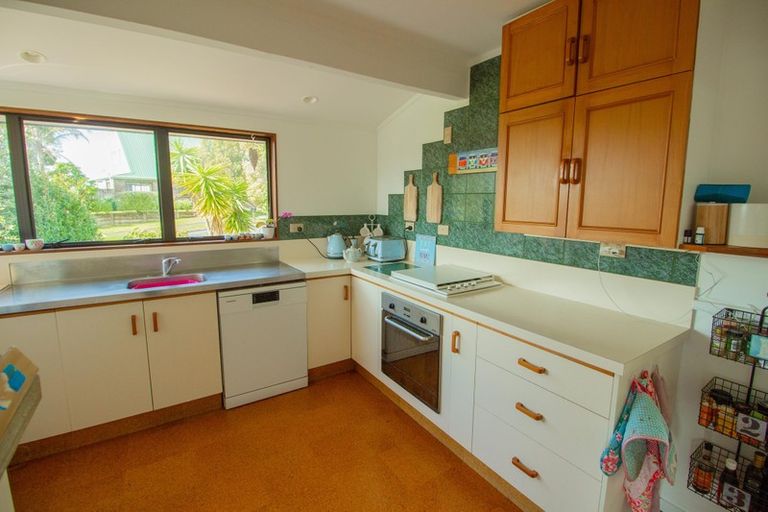 Photo of property in 18 Margaret Drive, Omokoroa, 3114