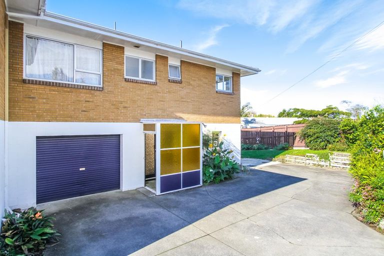 Photo of property in 4/100 Titirangi Road, New Lynn, Auckland, 0600