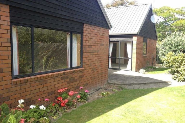 Photo of property in 28a Inglewood Place, Avonhead, Christchurch, 8042