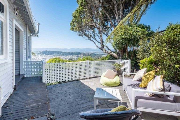 Photo of property in 11 Highbury Crescent, Highbury, Wellington, 6012